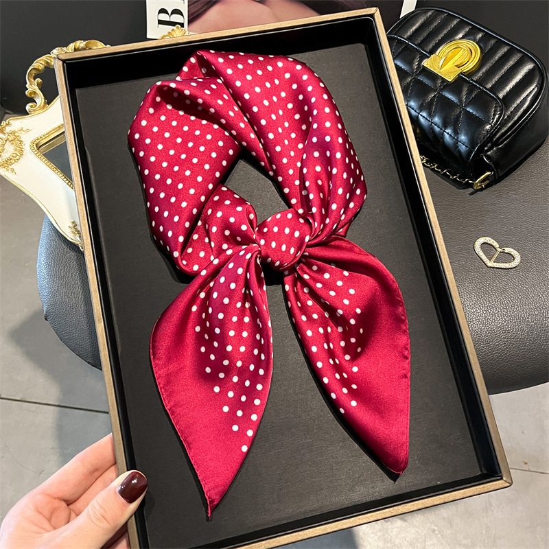 Sciarpe stampate nuove di luss - Luxury Bags Online recensione e prezzo