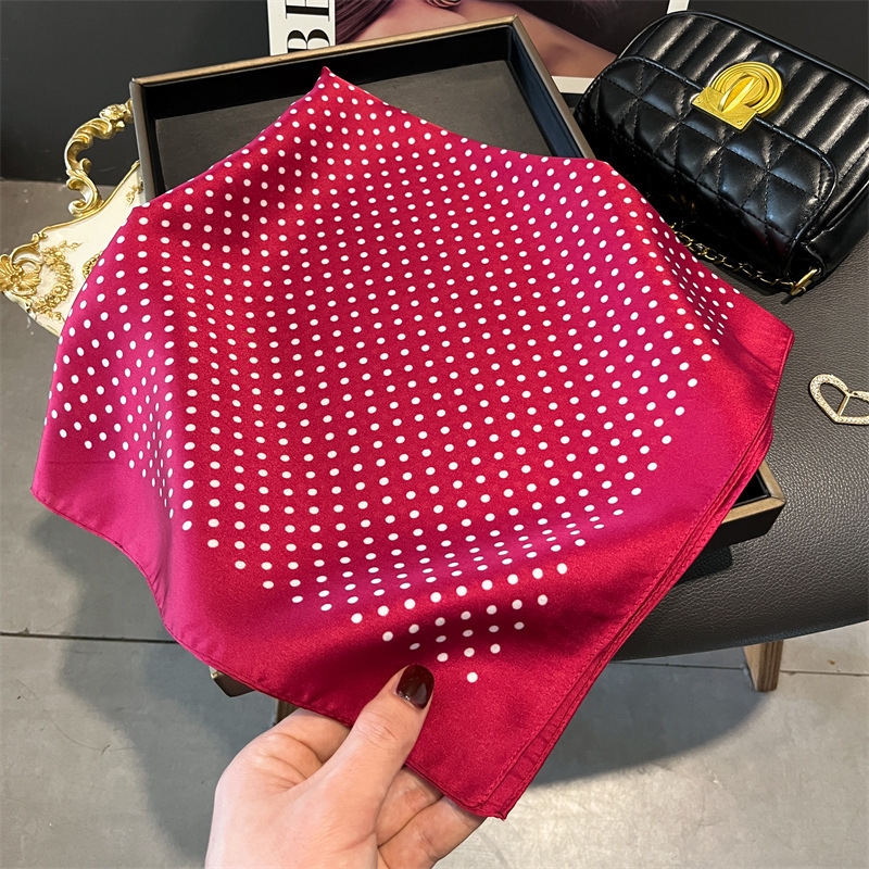 Sciarpe stampate nuove di luss - Luxury Bags Online recensione e prezzo
