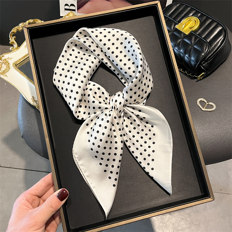 Sciarpe stampate nuove di luss - Luxury Bags Online recensione e prezzo