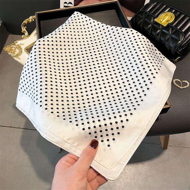 Sciarpe stampate nuove di luss - Luxury Bags Online recensione e prezzo