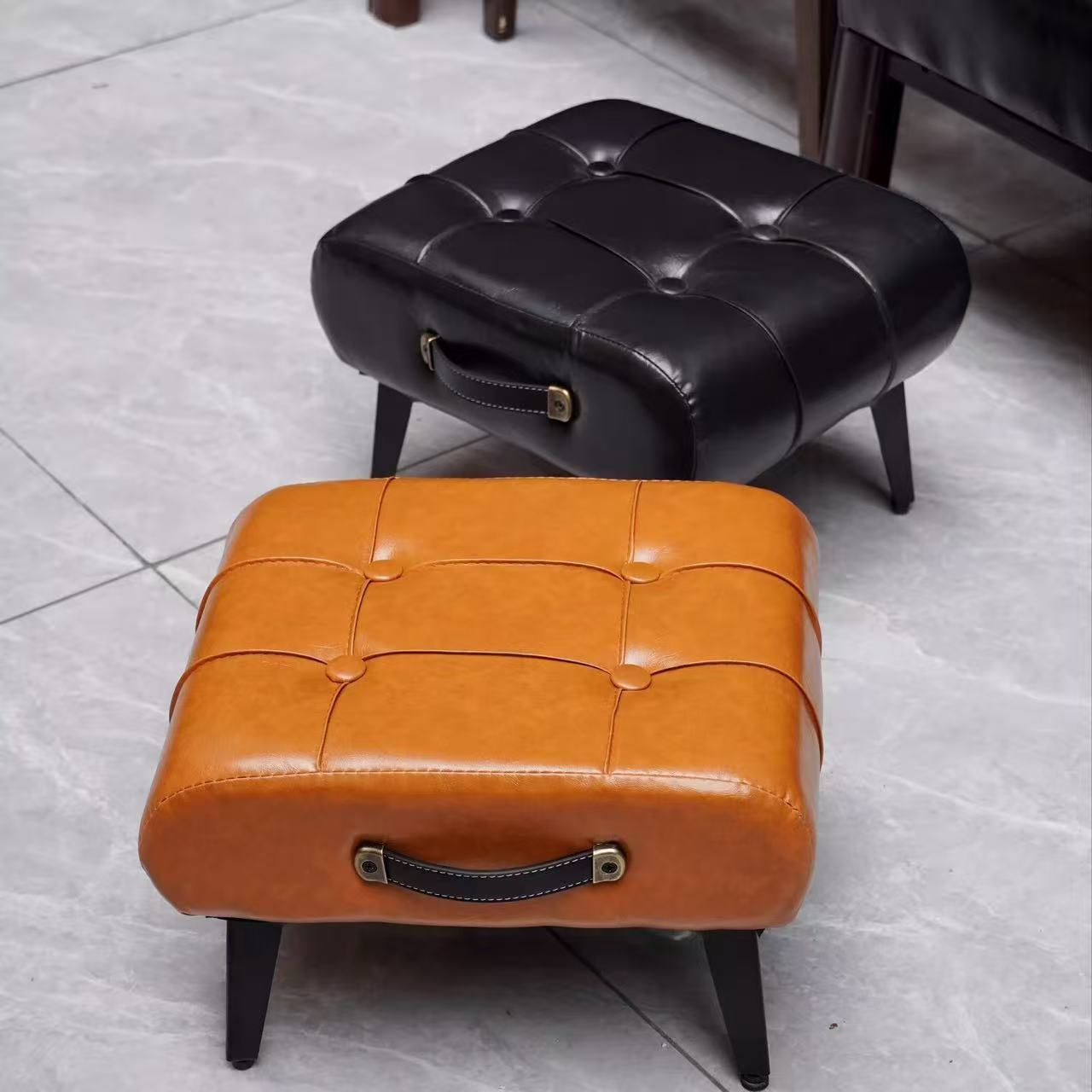 Piccolo sgabello in pelle cera - Luxury Bags Entry recensione e prezzo