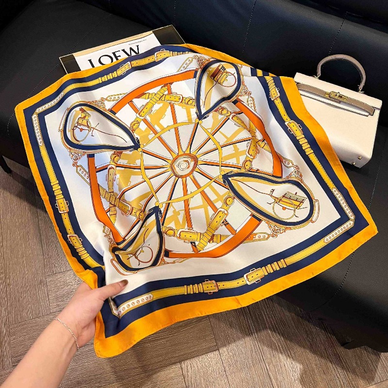 Foulard Quadrato Sottile in Se - Luxury Bags Online recensione e prezzo