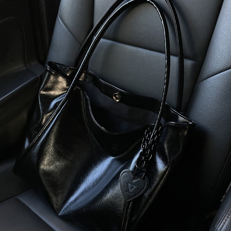 La nuova borsa tote a forma di - Bucket Bag Suede recensione e prezzo