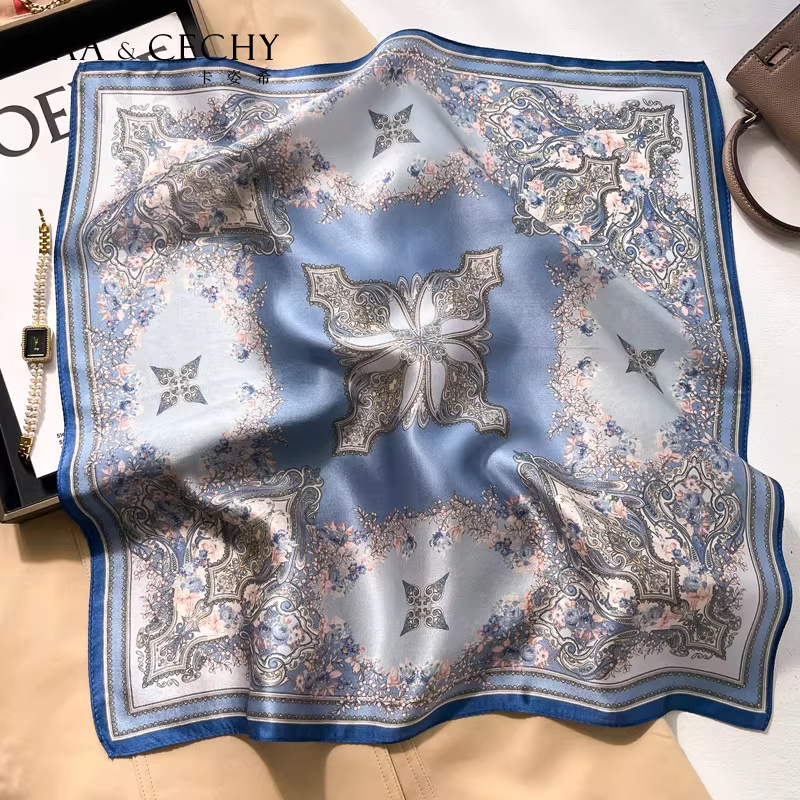 Foulard Quadrato in Seta di Ge - Luxury Bags Online recensione e prezzo