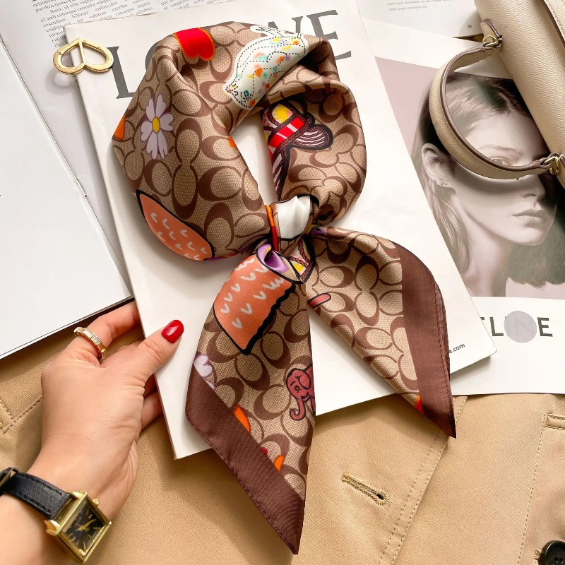 Foulard Quadrato di Lusso in S - Luxury Bags Online recensione e prezzo