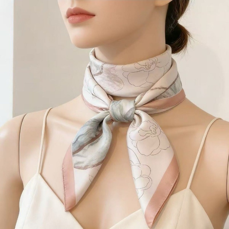Foulard Quadrato di Lusso in S - Luxury Bags Online recensione e prezzo