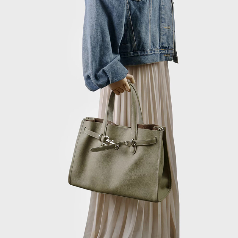 Borse da donna con fibbia in a - Luxury Bags With Silver Hardware recensione e prezzo